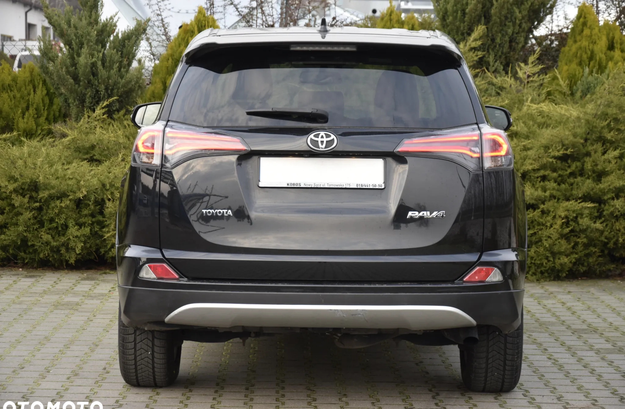 Toyota RAV4 cena 66800 przebieg: 328000, rok produkcji 2016 z Żuromin małe 326